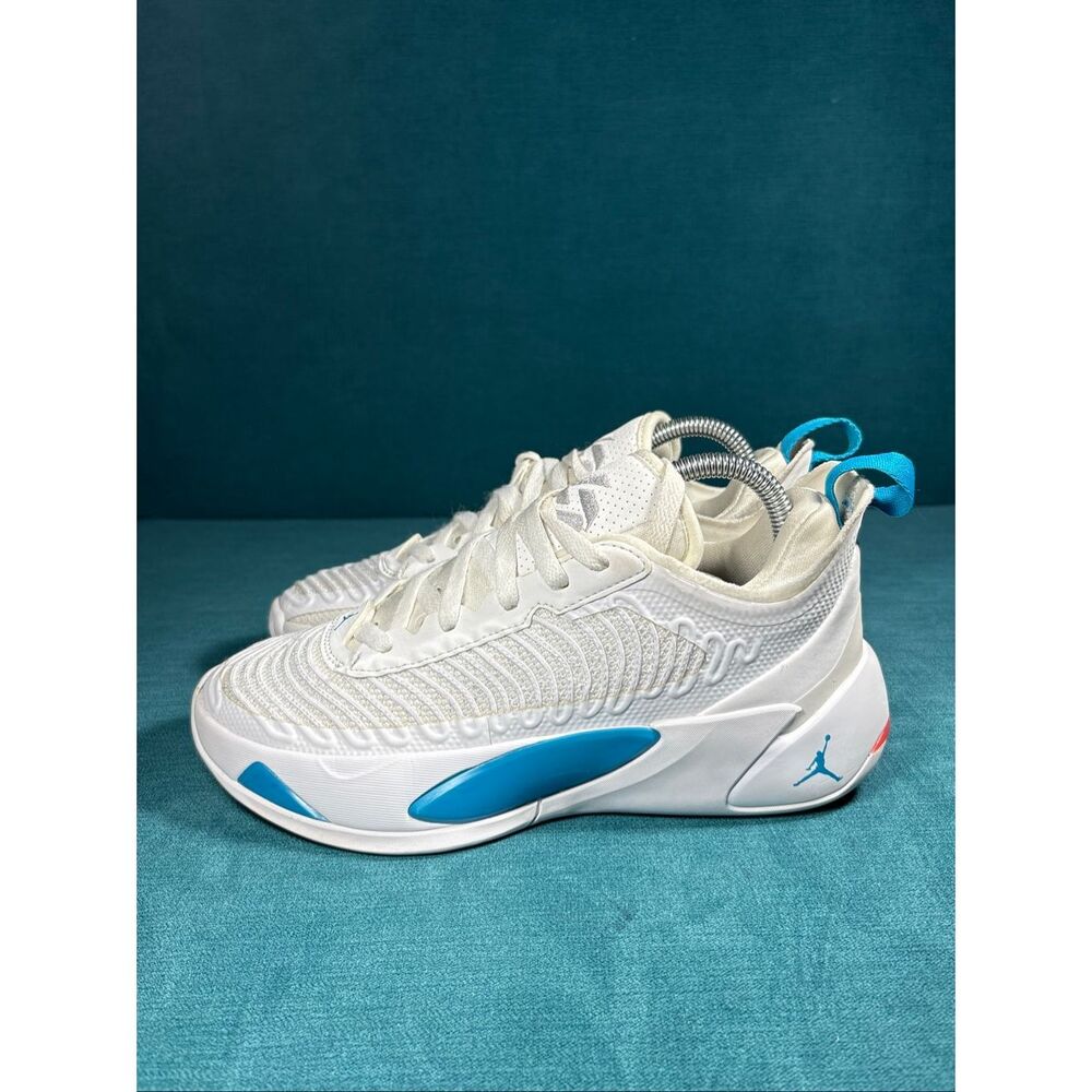 Nike White and Blue Women's Athletic Shoes